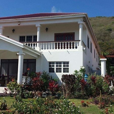 Fern Tree Bed And Breakfast Frigate Bay ภายนอก รูปภาพ