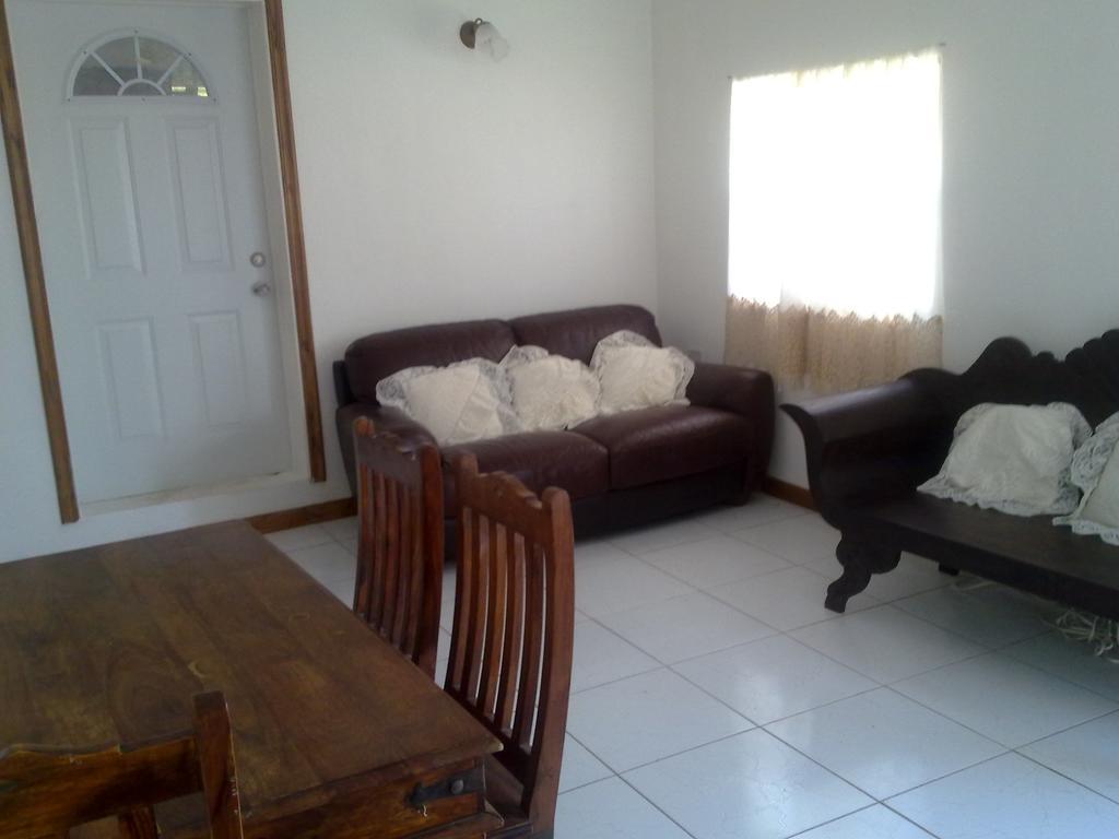 Fern Tree Bed And Breakfast Frigate Bay ภายนอก รูปภาพ